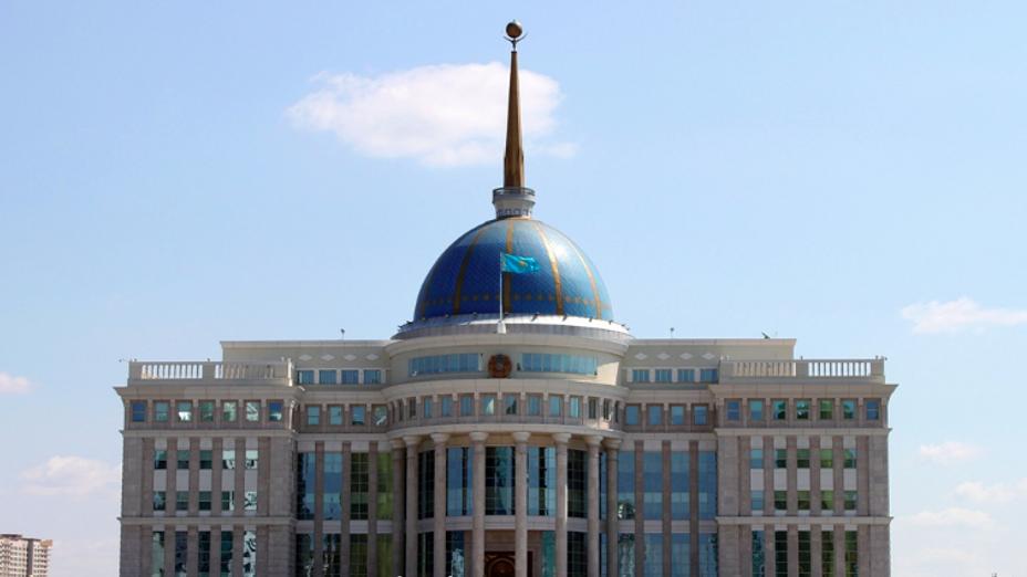 Қасым-Жомарт Тоқаев ақын, сыншы Аманхан Әлімнің отбасына көңіл айтты