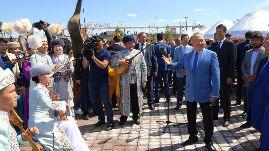 Елбасы «Қазанат» ипподромына барды