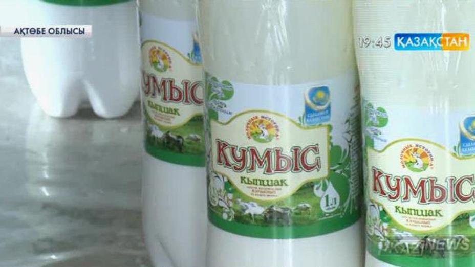 Ақтөбелік Мұхамбетәли Қойшыбаев ешкі сүтінен қымыз дайындайды