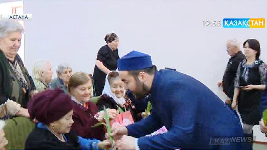 Әзірет Сұлтан мешітінің қызметкерлері қарттар үйінде концерт ұйымдастырды