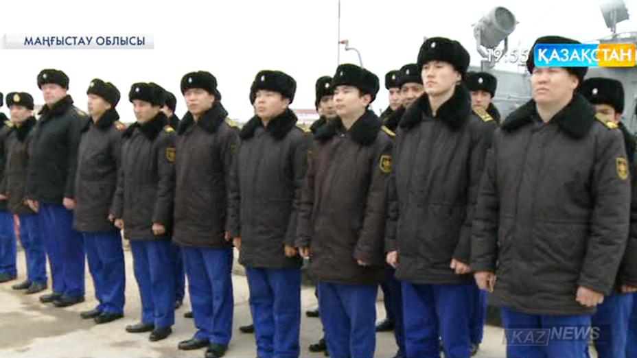 Әскери теңізшілер жауынгерлік күзетке түсуге кезек алмасты