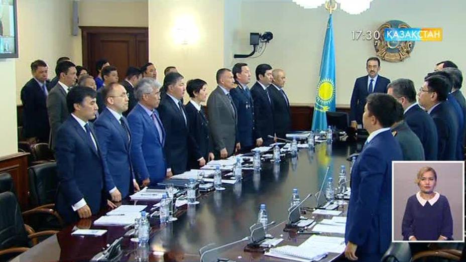 Үкімет отырысы бір минут үнсіздікпен басталды