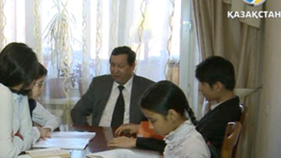 Көру мүмкіндігінен айырылған ұстаз шәкірт тәрбиелеуді жалғастыруда