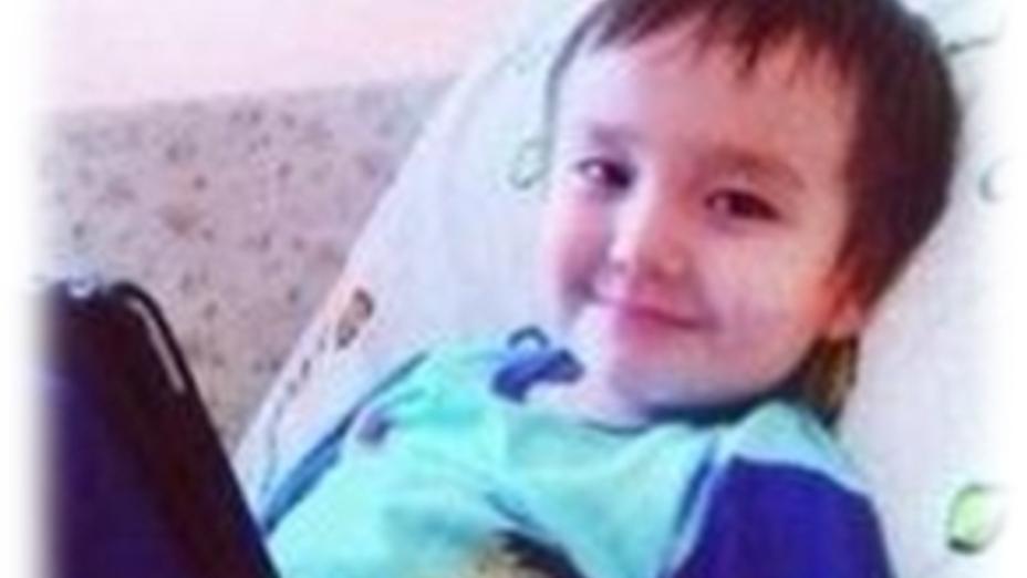 Родители тяжелобольного ребенка обратились за помощью к казахстанцам