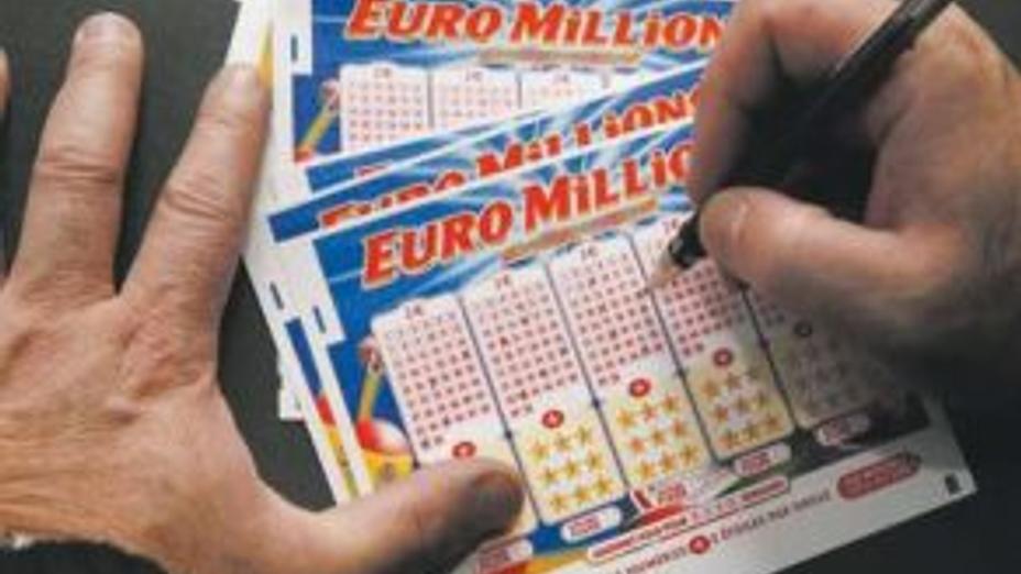 Житель Великобритании выиграл в лотерею почти 108 миллионов фунтов