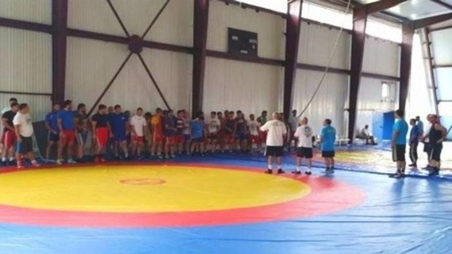 Казахстанские борцы проводят сборы в Тбилиси