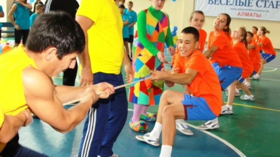 Воспитанники детских домов Казахстана приняли участие в «Веселых стартах»