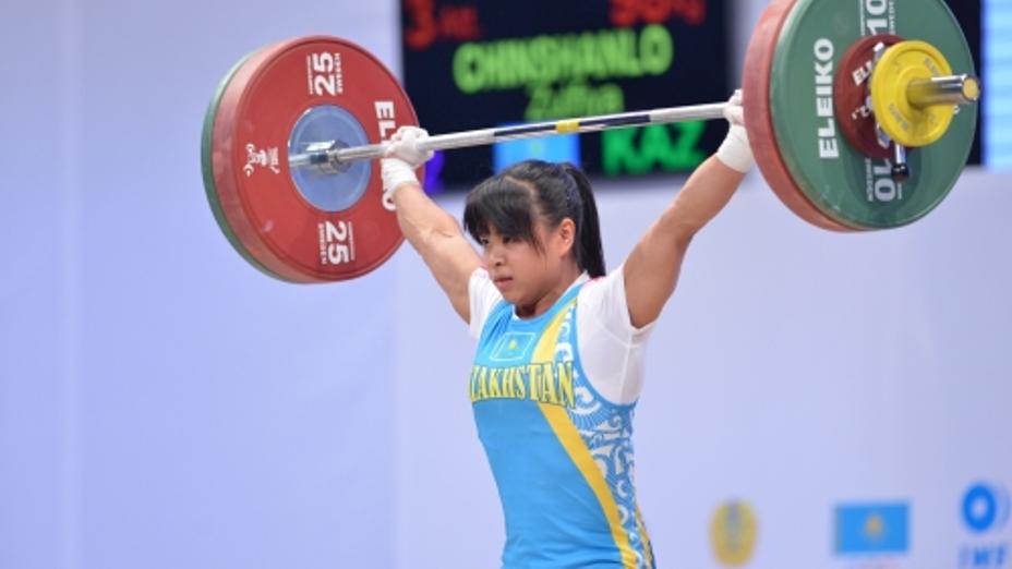 Зүлфия Чиншанло ауыр атлетикадан Әлем чемпионы атанды