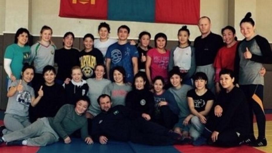 Сборная Казахстана по женской борьбе проводит сборы в Монголии