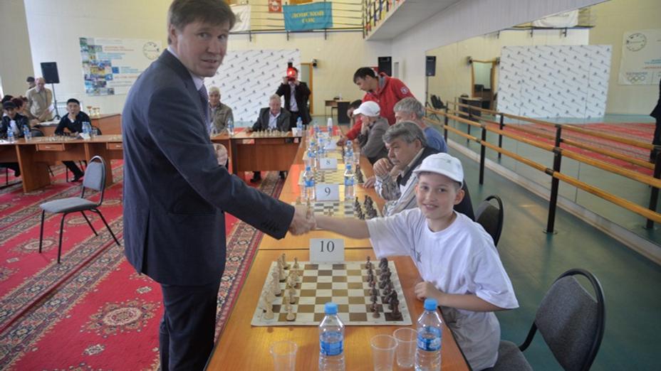 Международный гроссмейстер дал сеанс одновременной игры в Хромтау