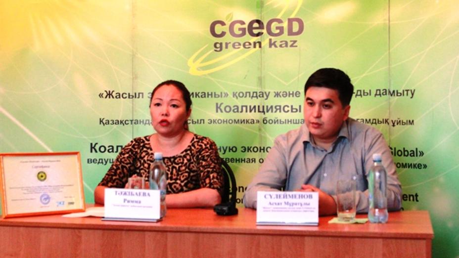 Астанада «Халық маркасы» байқауының өкіліне сертификат табыс ету рәсімі өтті