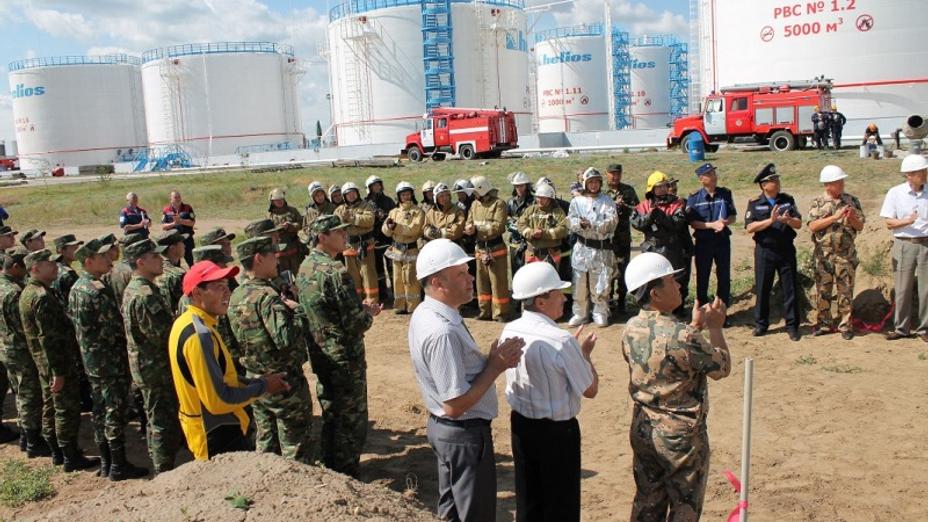 На нефтебазе в Павлодаре вспыхнул учебный пожар
