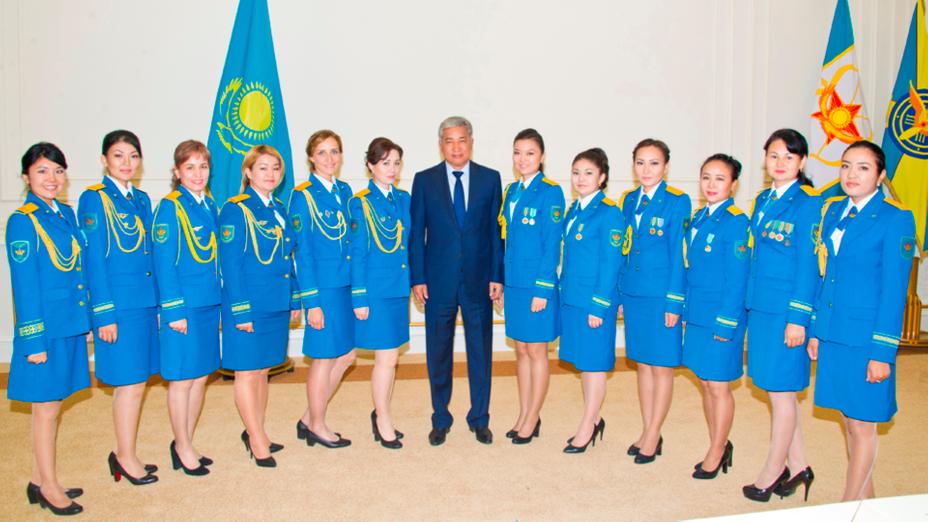 ҚР Қорғаныс министрі «Батыр арулар» байқауының жеңімпаздарына диплом мен естелік сыйлықтарын табыстады