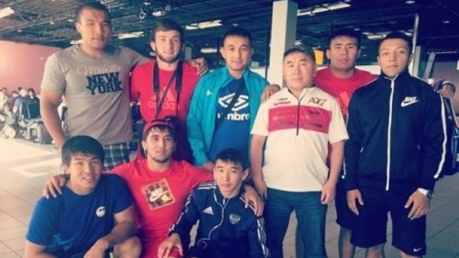 Казахстанские «вольники» отправились на юниорский чемпионат мира в Бразилию
