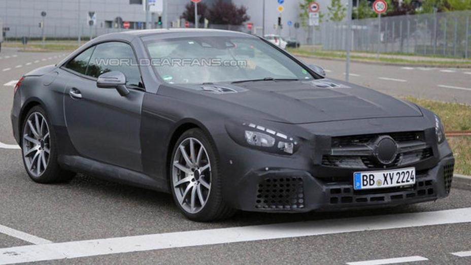 Компания Mercedes приступила к испытаниям обновленного родстера SL63 AMG