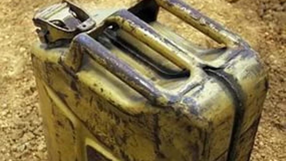 Қытай тұрғыны ұзақ жылдардан бері бензин ішіп келеді