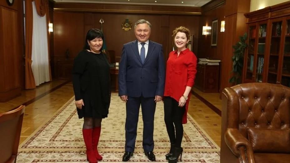 Аким Карагандинской области Нурмухамбет Абдибеков обзавелся костюмом шымкентской фабрики «Алтын Адам» (ФОТО)