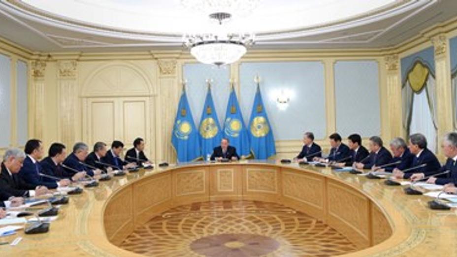 Елбасы облыс және Астана, Алматы қалаларының әкімдерімен кездесу өткізді