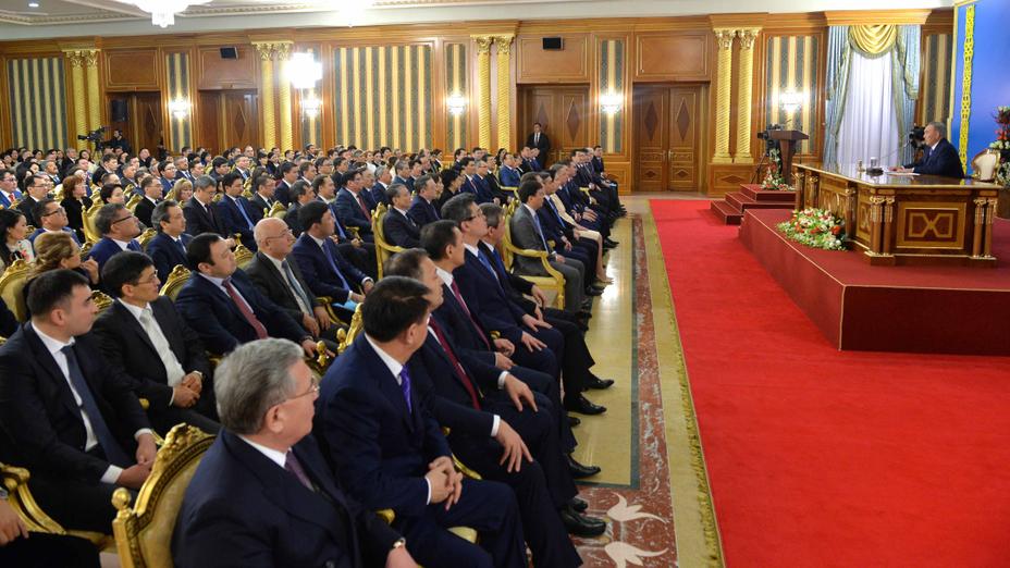 Мемлекет басшысы ҚР Президенті Әкімшілігінің қызметкерлерімен кездесті