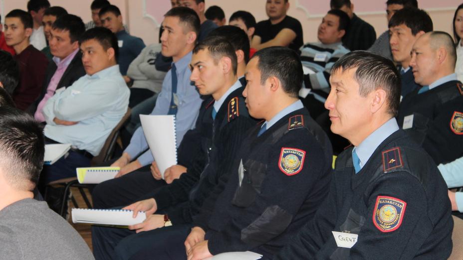 Маңғыстау облысында жергілікті полицейлер тәжірибелік психология мен стрестерді басқаруға үйренуде