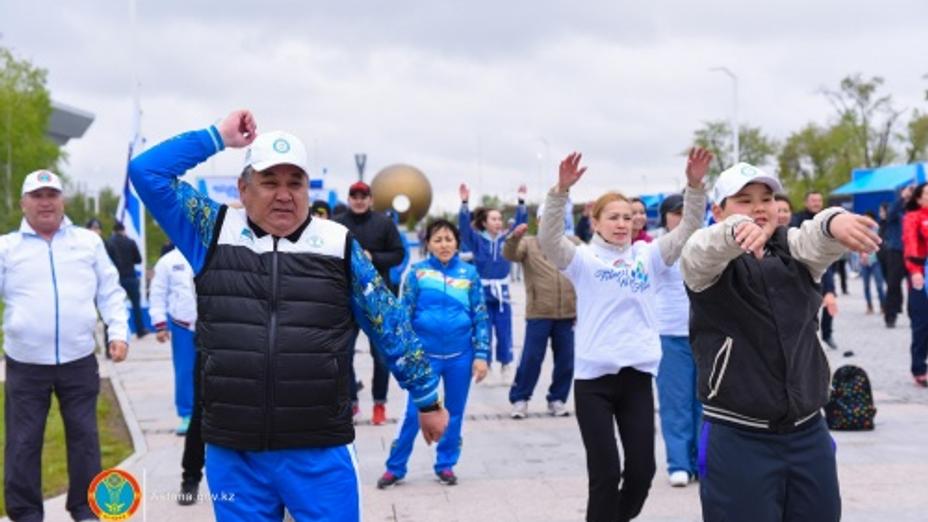 Елордада ашық аспан астында фитнес жаттығулар жасалды (ФОТО)
