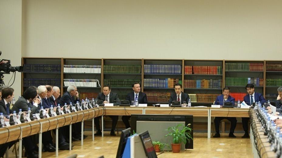 Землю надо передавать в аренду с условием, что к нам привезут высокие технологии - К.Сагадиев