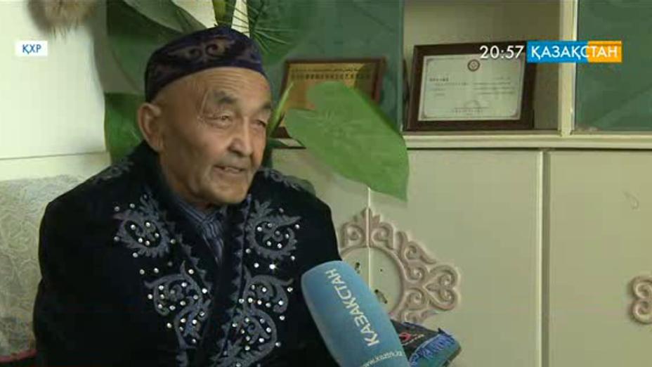 107 дастанды жатқа айтатын қиссагер