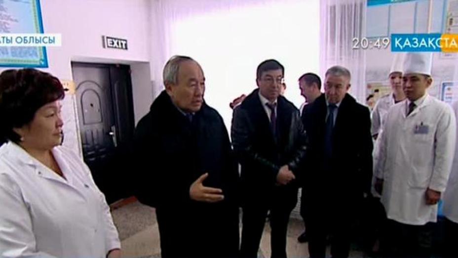 Депутат Серік Үмбетов пен Нұрлан Жазылбеков Жамбыл ауданының тұрғындарымен жүздесті
