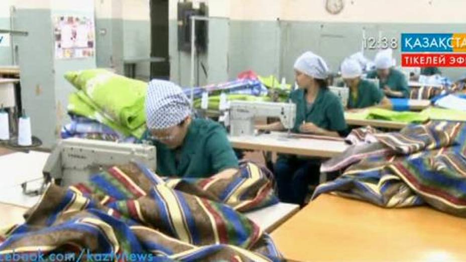 Ақтаудағы зағип жандар еңбек ететін кәсіпорынға тігін машиналары берілді