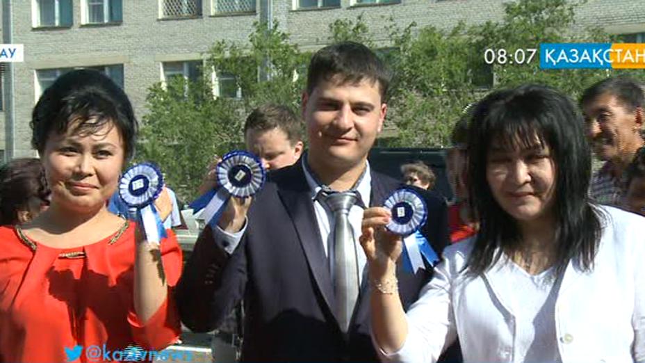 Медицина мамандарының кәсіби мерекесі қарсаңында көкшетаулық дәрігерлерге жаңа пәтерлер табысталды