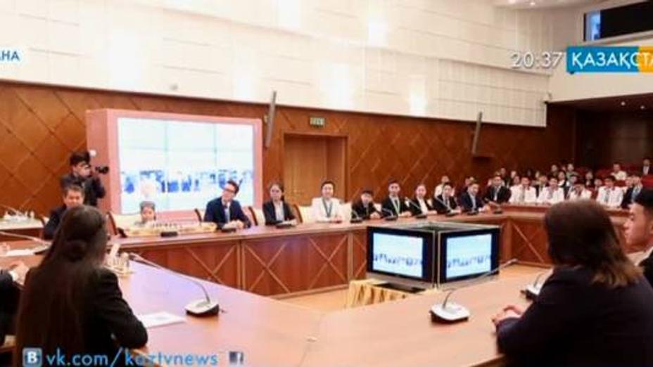 Астана әкімі Әділбек Жақсыбеков дарынды балалармен кездесті