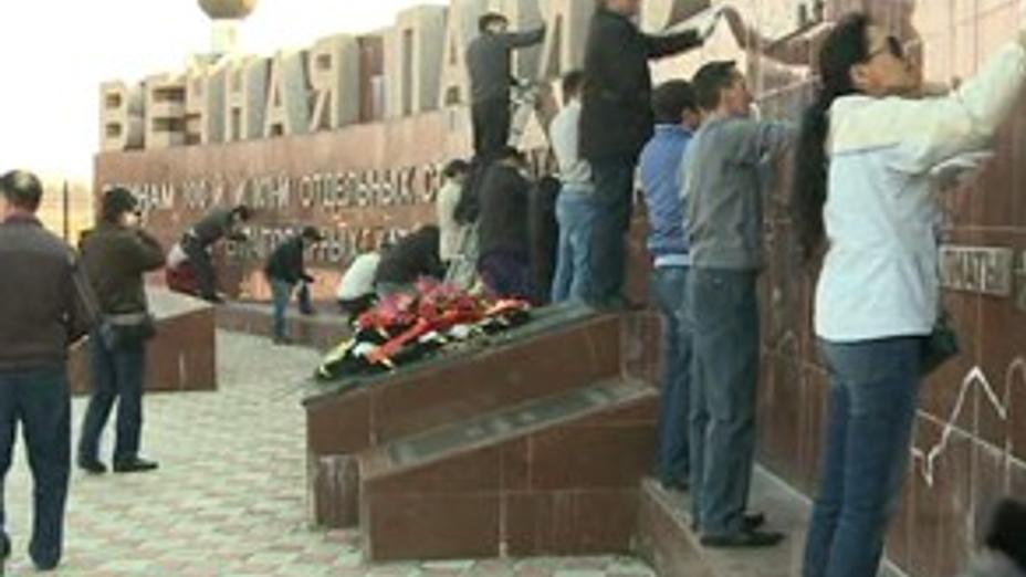 Ржевте қазақстандық жауынгерлерге арналған кешен маңында сенбілік ұйымдастырылды