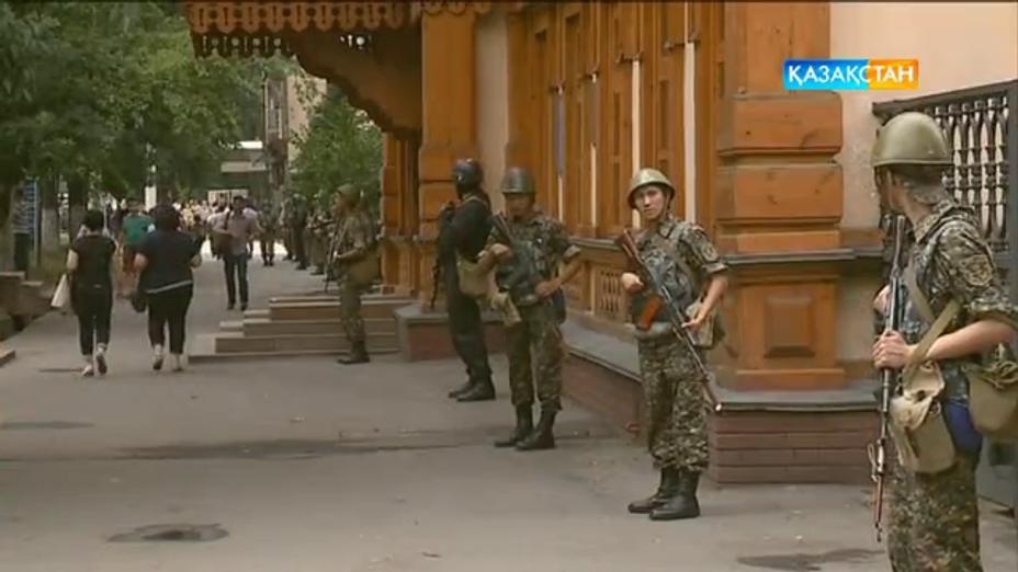 «KazNews»-тың 17:30-дағы жаңалықтарында: Алматыда радикалды топтың мүшелері ұсталды (ВИДЕО)